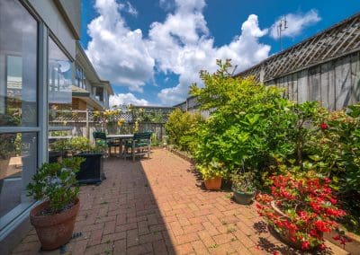 Our complete package for tourists arriving in New Zealand including private bed & breakfast accommodation in Auckland, airport transfers and customized tours.